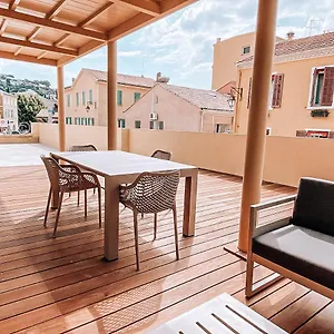3 Pièce Terrasse Coeur De Ville Appartement